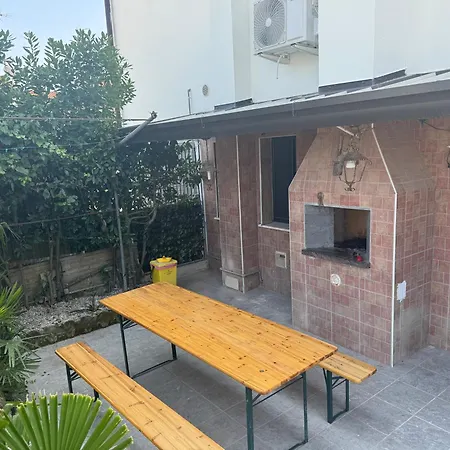 Casa Mirabella Nyaraló *